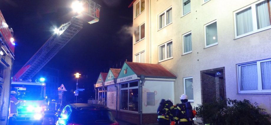 KS: Wohnungsbrand in Mehrfamilienhaus – Bewohner verletzt