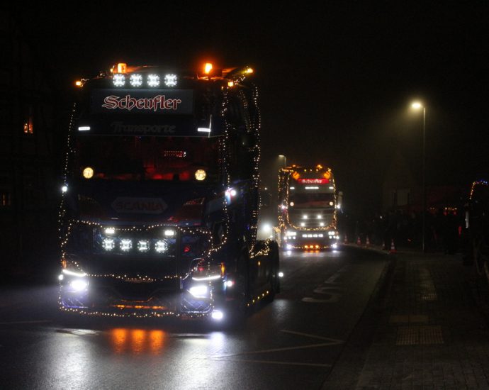 Marburg – Weihnachtlich geschmückte Trucks begeistern Groß und Klein (VIDEO)