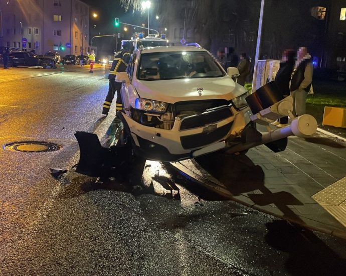 KS: Drei Verletzte bei Unfall auf Ysenburgstraße