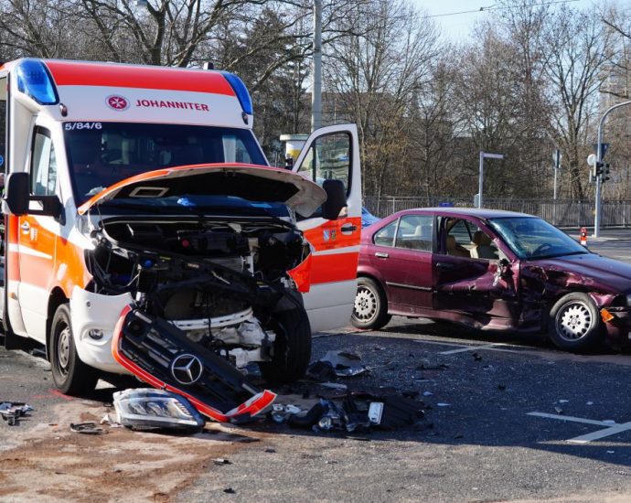 KS: Unfall mit Rettungswagen – Vier Verletzte