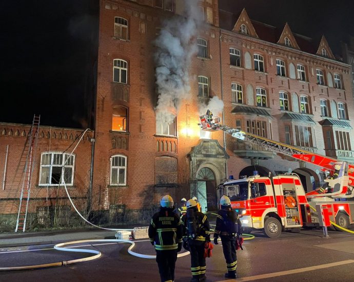 KS: Salzmann-Gebäude brannte in der Nacht (VIDEO)