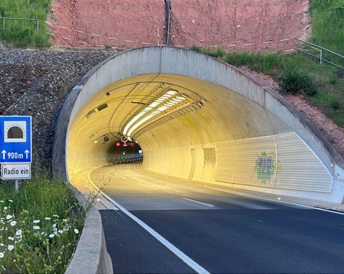 A44: Nächtliche Vollsperrung wegen Tunnelarbeiten