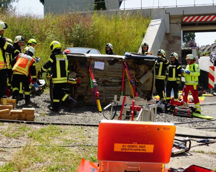 Feuerwehr Übungstag in Kaufungen (Video)