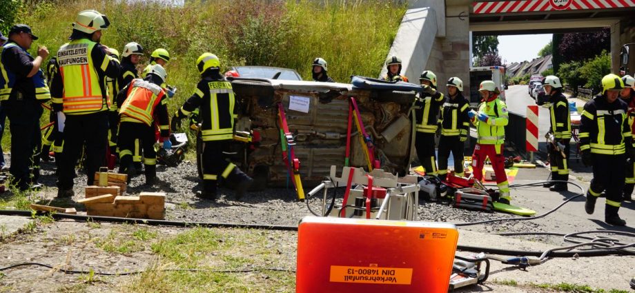 Feuerwehr Übungstag in Kaufungen (Video)