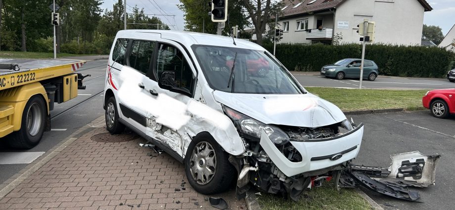 Vellmar: Schwerer Verkehrsunfall im Kreuzungsbereich