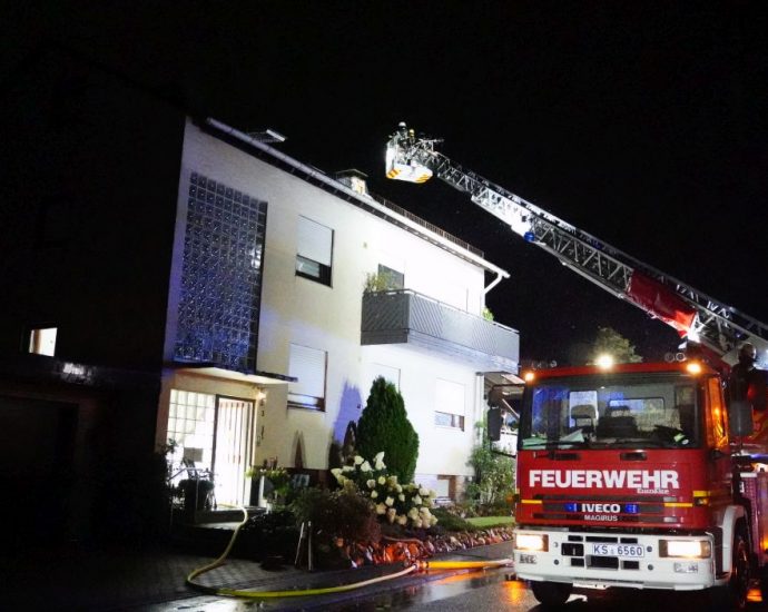 Dachstuhlbrand nach Blitzeinschlag in Großenritte