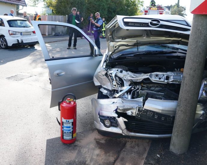 PKW-Fahrer kracht in geparktes Auto in Ippinghausen