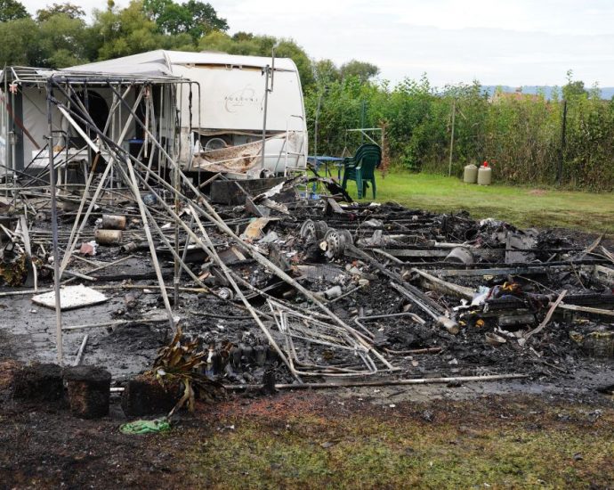 Wohnwagen brannte auf Campingplatz in Kassel