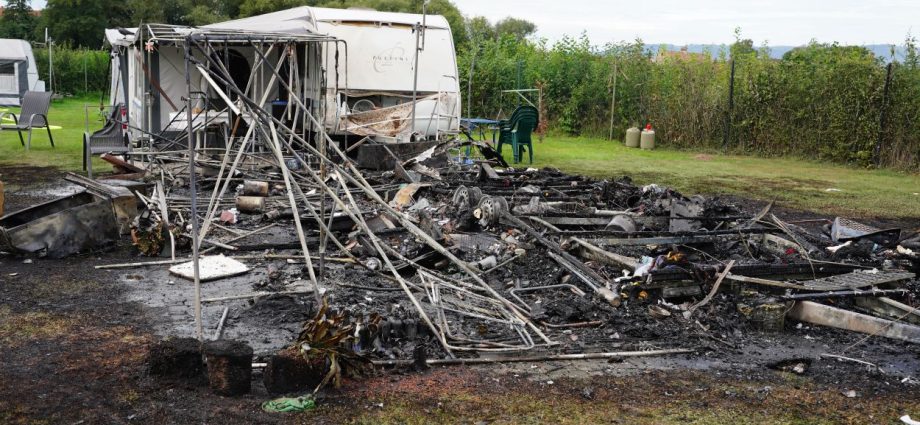 Wohnwagen brannte auf Campingplatz in Kassel