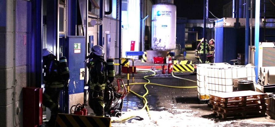 Südhessen: Feuer in Chemiebetrieb löst Großeinsatz von Rettungskräften aus
