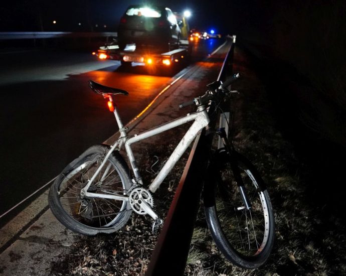 Fahrradfahrer bei Unfall lebensbedrohlich verletzt