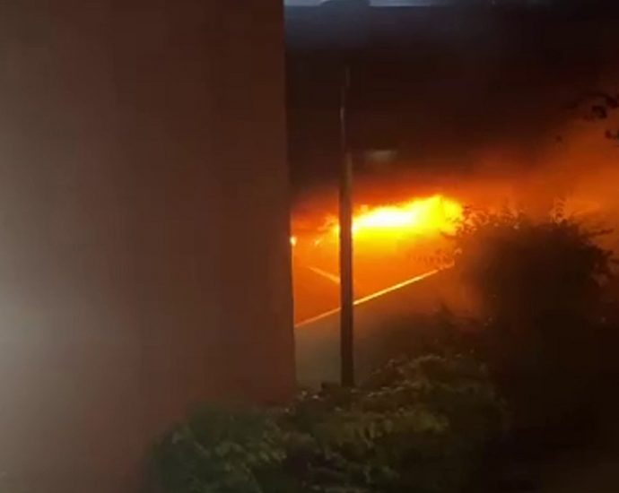 Großeinsatz in der Nacht – Parkhaus brannte in Baunatal