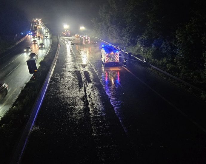 Schlamm und Wasser: A7 nach Unwetter bei Homberg (Efze) voll gesperrt