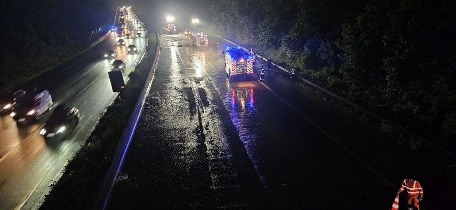 Schlamm und Wasser: A7 nach Unwetter bei Homberg (Efze) voll gesperrt