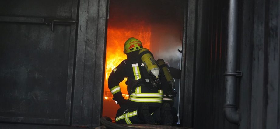 Kaufungen: Heißes Wochenende im Brand-Container