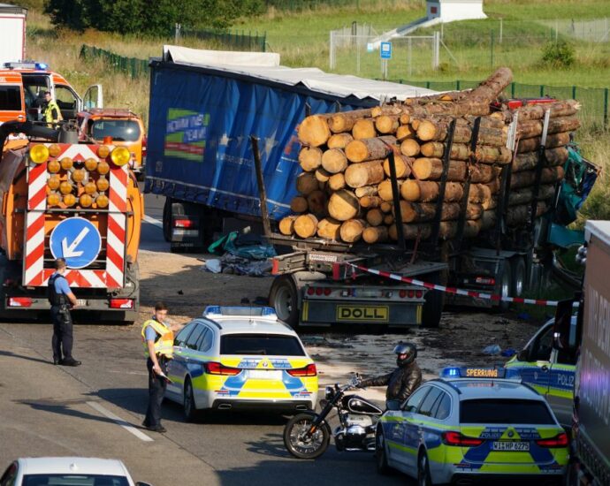 KS: Schutzengel im Einsatz! – LKW-Fahrer überlebt Horror-Unfall auf A44