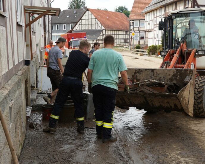 Nordhessen: Hunderte Helfer helfen nach Unwetter-Katastrophe weiterhin (VIDEO)