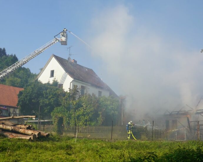 Scheune in Werleshausen stand im Vollbrand