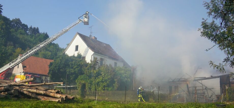 Scheune in Werleshausen stand im Vollbrand