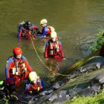 Bis zu 2600 Sandsäcke pro Stunde – Einsatzkräfte übten in Helmarshausen die Deichsicherung