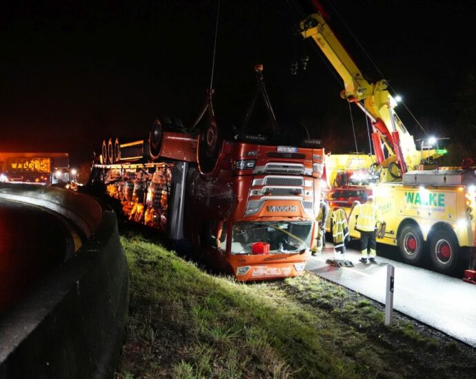 A44/A49: Déjá Vu am Westkreuz Kassel – LKW landet auf dem Dach