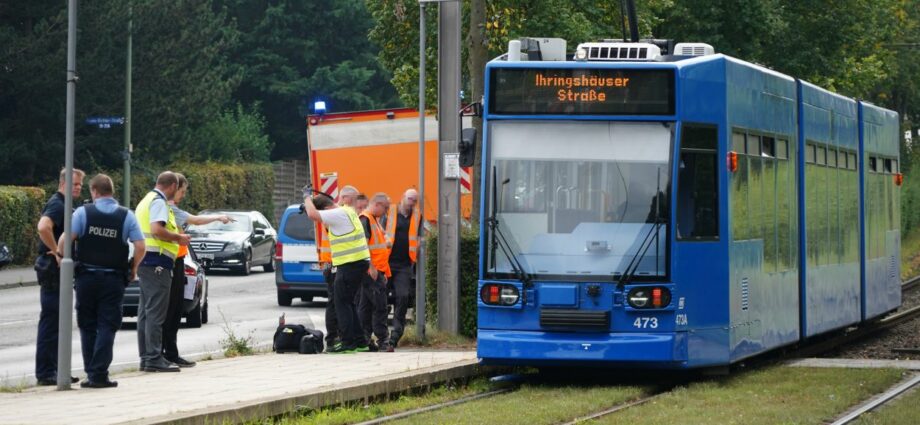 KS: Mann von Straßenbahn erfasst und lebensgefährlich verletzt