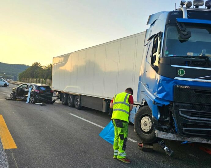 A44: LKW übersieht Stauende am Kasseler Westkreuz – Mehrere Verletzte