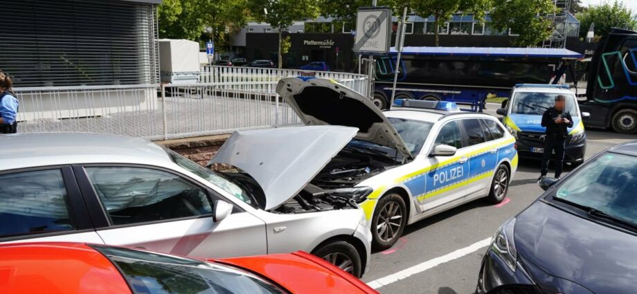 Streifenwagen beendet wilde Verfolgungsjagd durch Kassel – Drei Verletzte