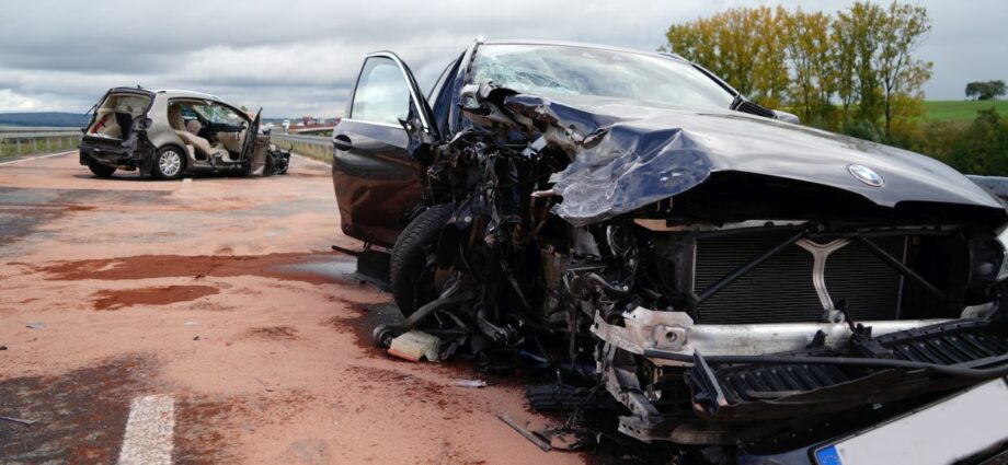 B7: Frontal-Unfall nach Überholmanöver bei Calden – Drei Verletzte