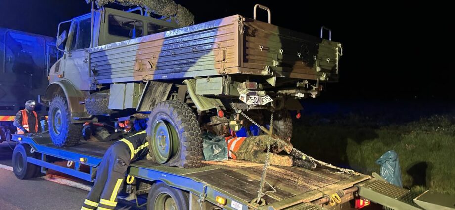 Hasselberg: Auffahrunfall mit Bundeswehr-Konvoi auf A7 – Drei Verletzte