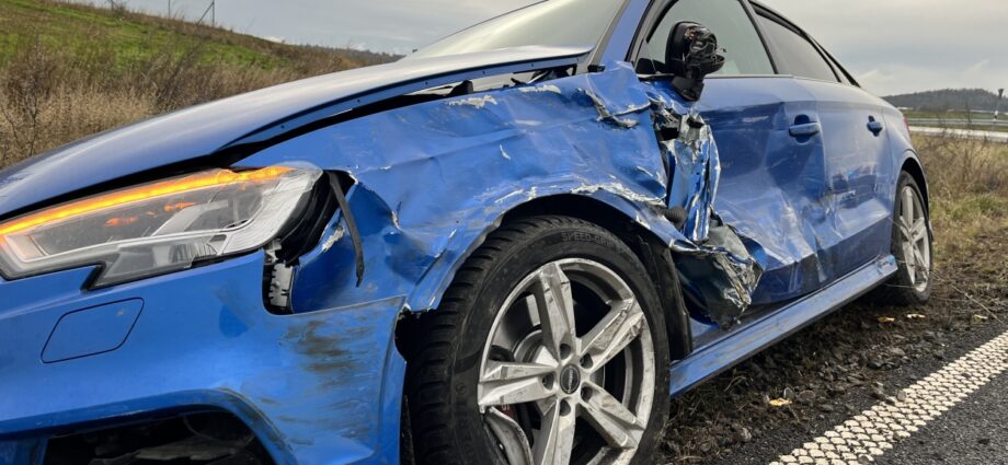 Zwei Leichtverletzte am Autobahnzubringer Neuental