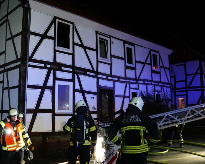 WOH: Brandstiftung kann nicht ausgeschlossen werden – Polizei sucht Zeugen nach Brand in Viesebeck